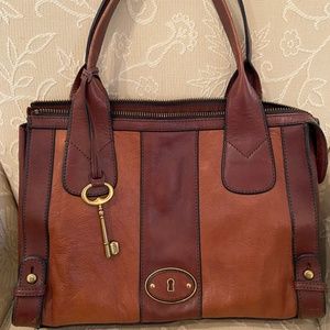 Beautiful leather Fossil shoulder bag with Key!